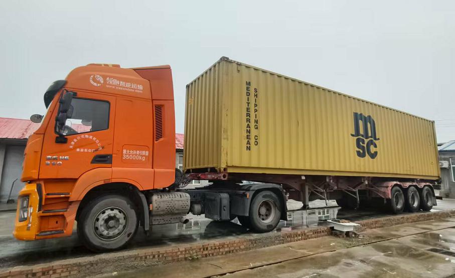 Kunnametal-managed freight container in transit for reliable delivery to Iraq